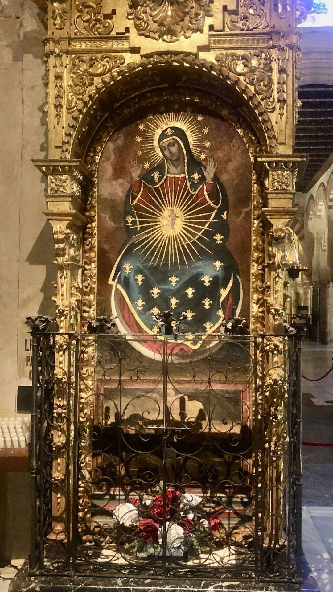 14 Day Spain Itinerary Statues in the Mezquita