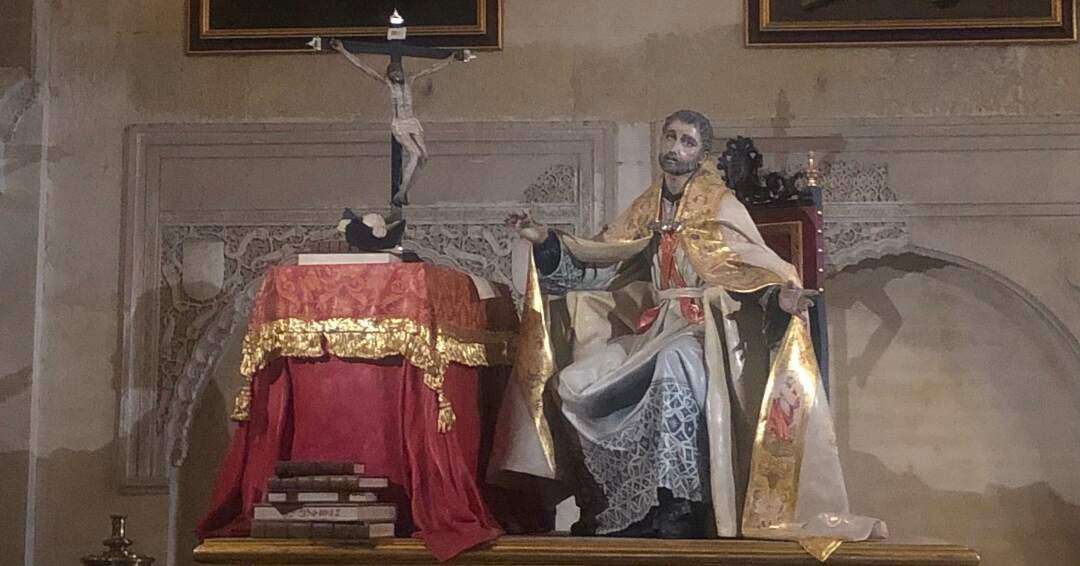 14 Day Spain Itinerary Statues in the Mezquita