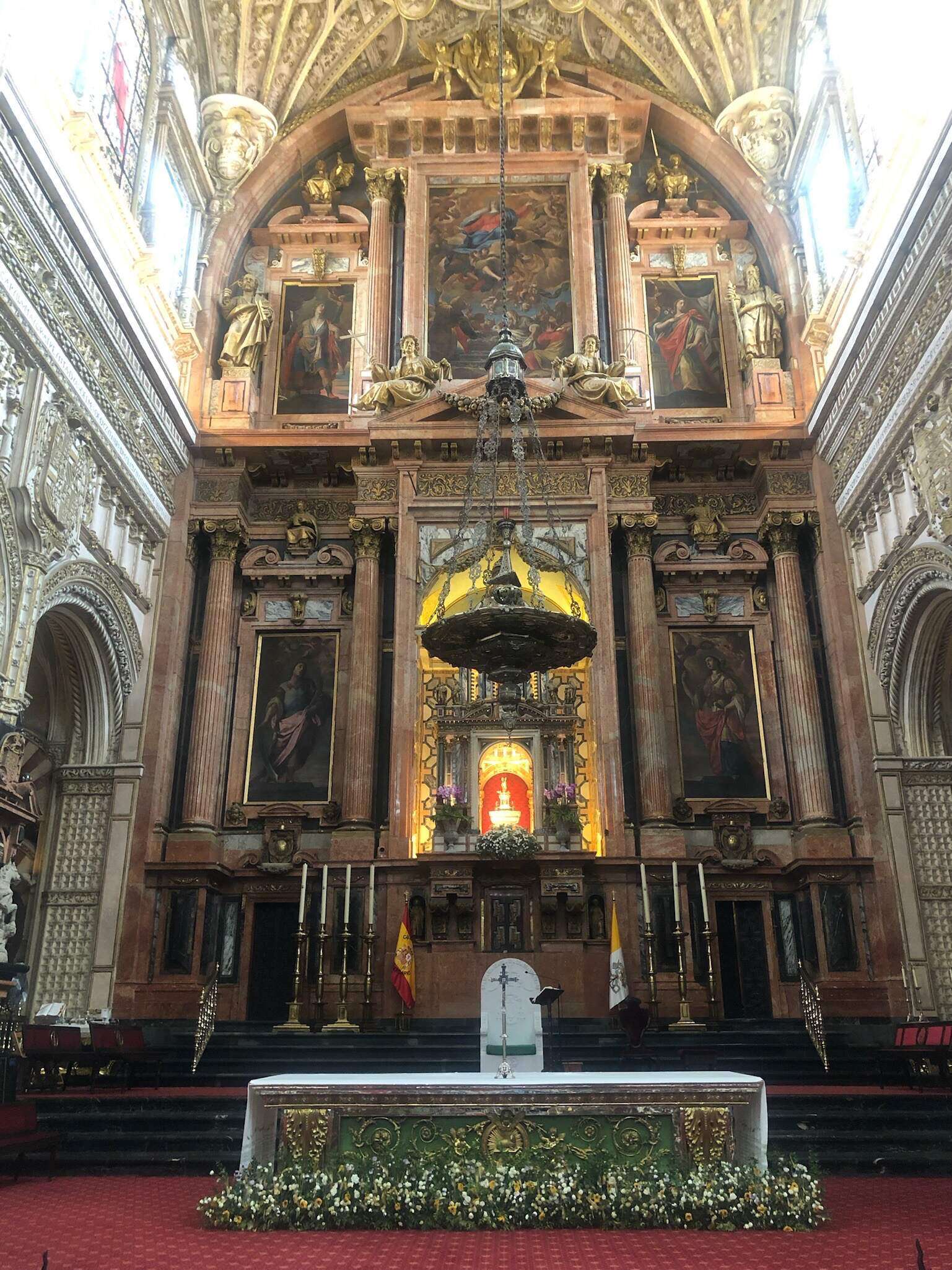 14 Day Spain Itinerary Statues in the Mezquita