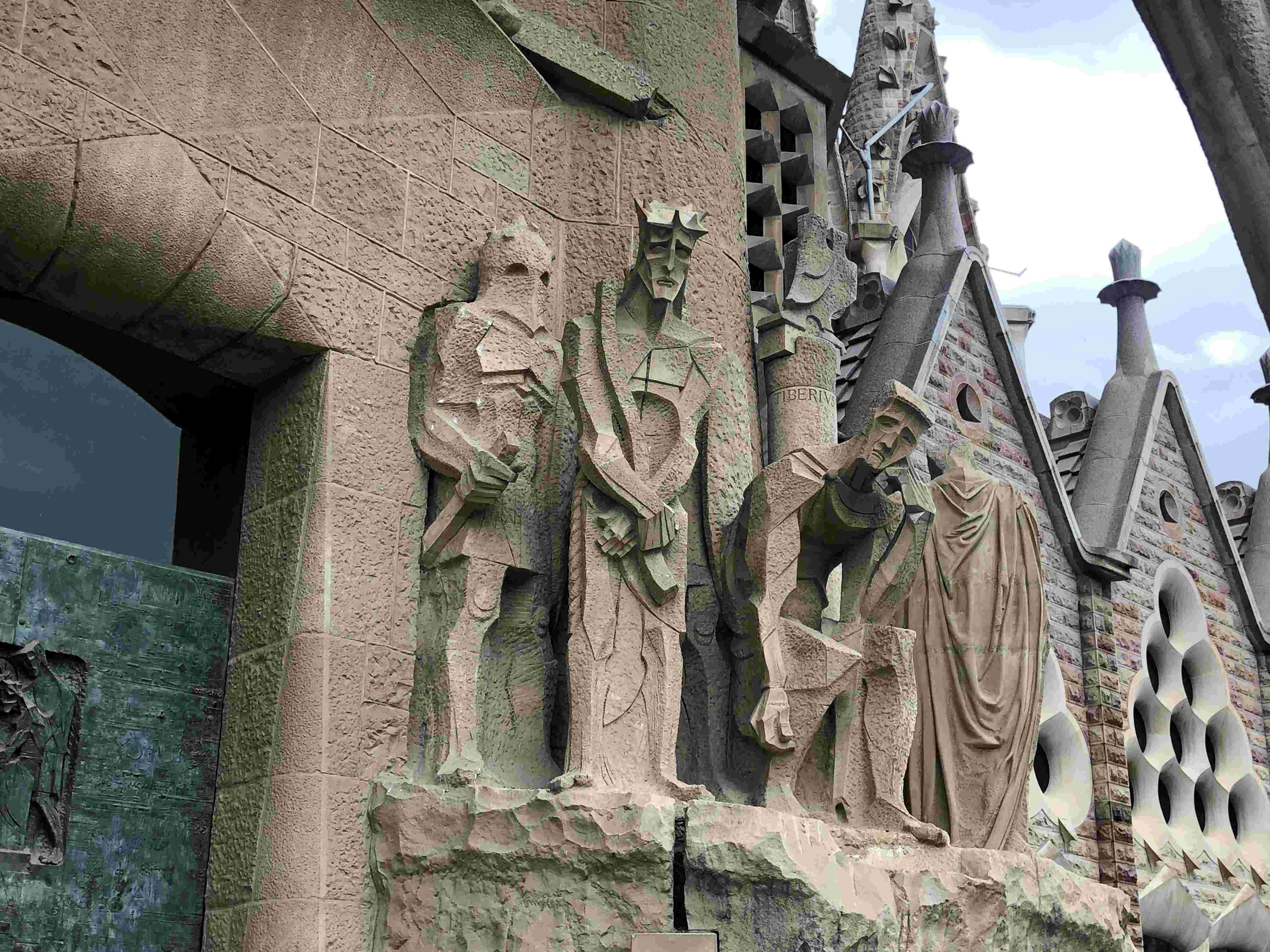 famous cathedrals in europe: la sagrada familia