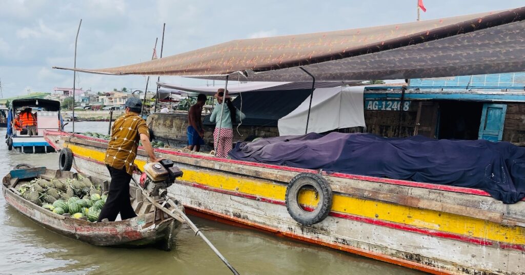  Best time to visit Vietnam - Cai Rang Floating market