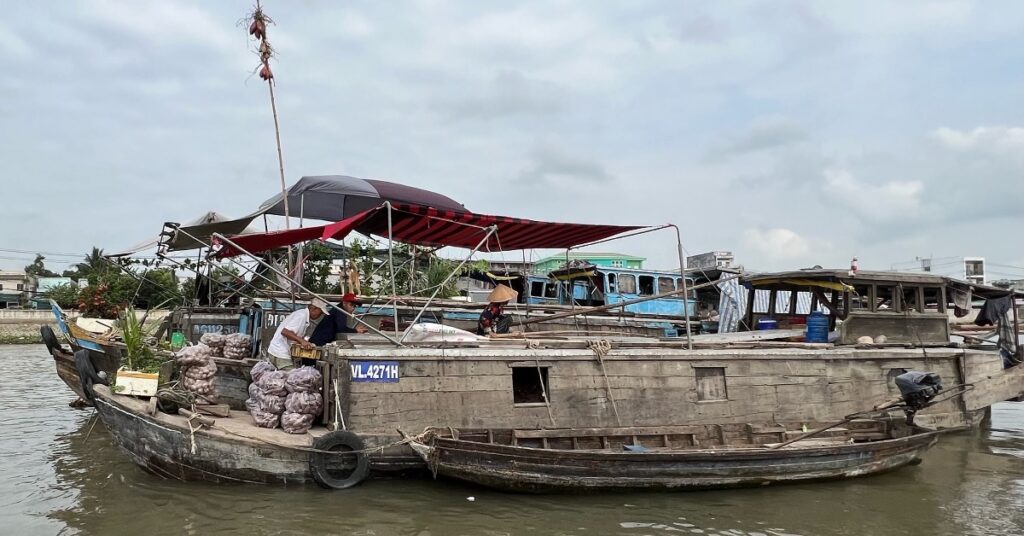 Best time to visit vietnam- Cai Rang Floating market