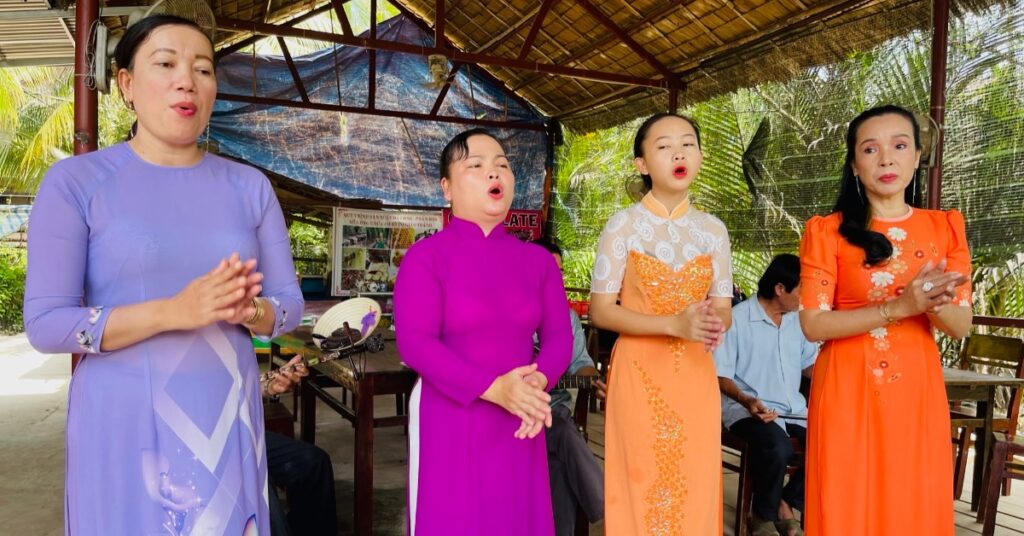 Americans Can Travel to Vietnam - Singers