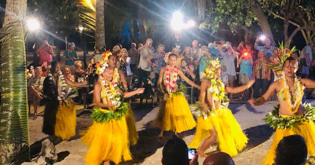 Best Time to Visit French Polynesia girls dancing