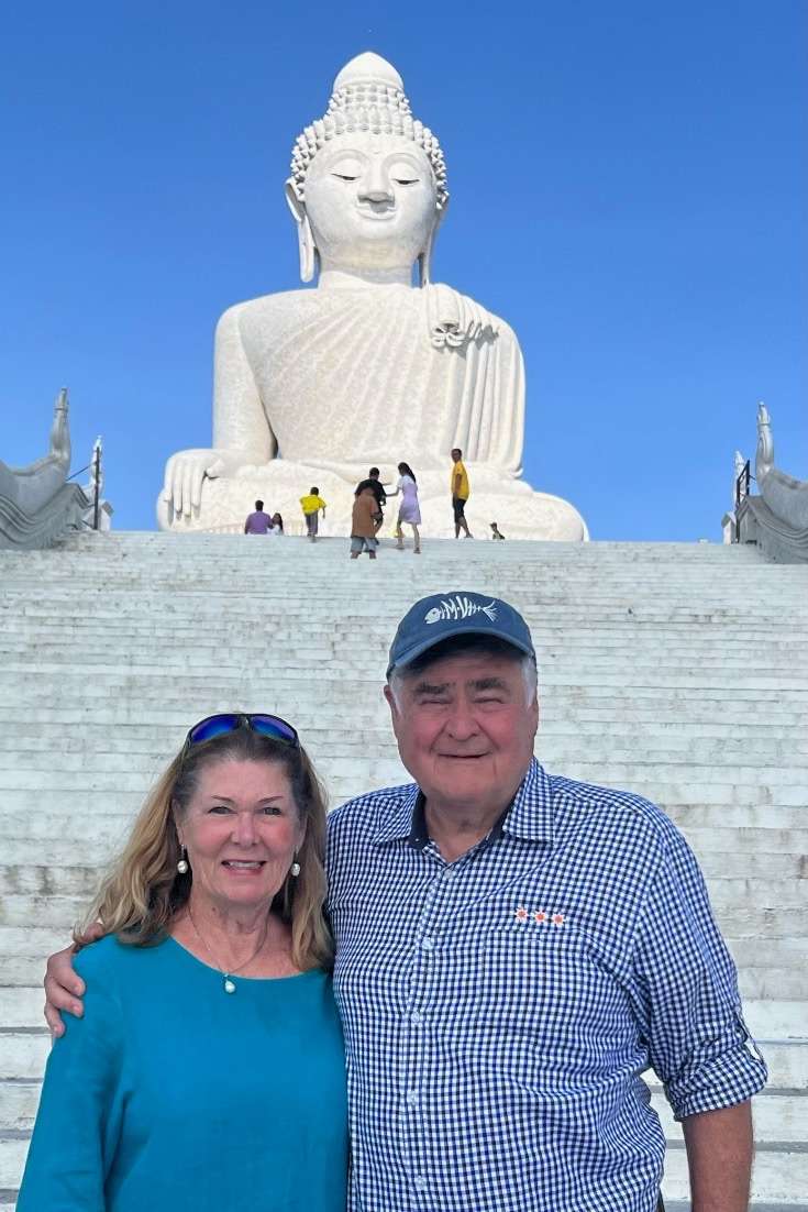 Vacations Phuket Thailand: Cos and Robin in front of Big Buddha