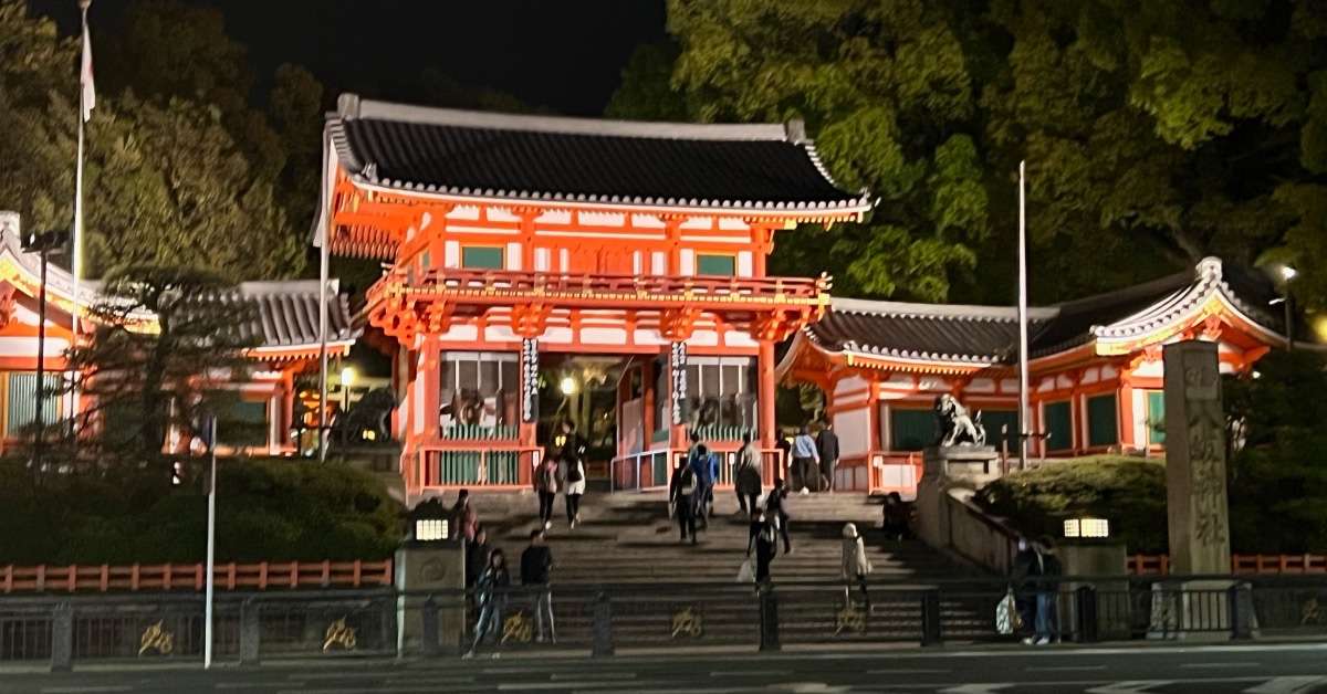 Travel to Japan for the first time Yasaka Shrine
