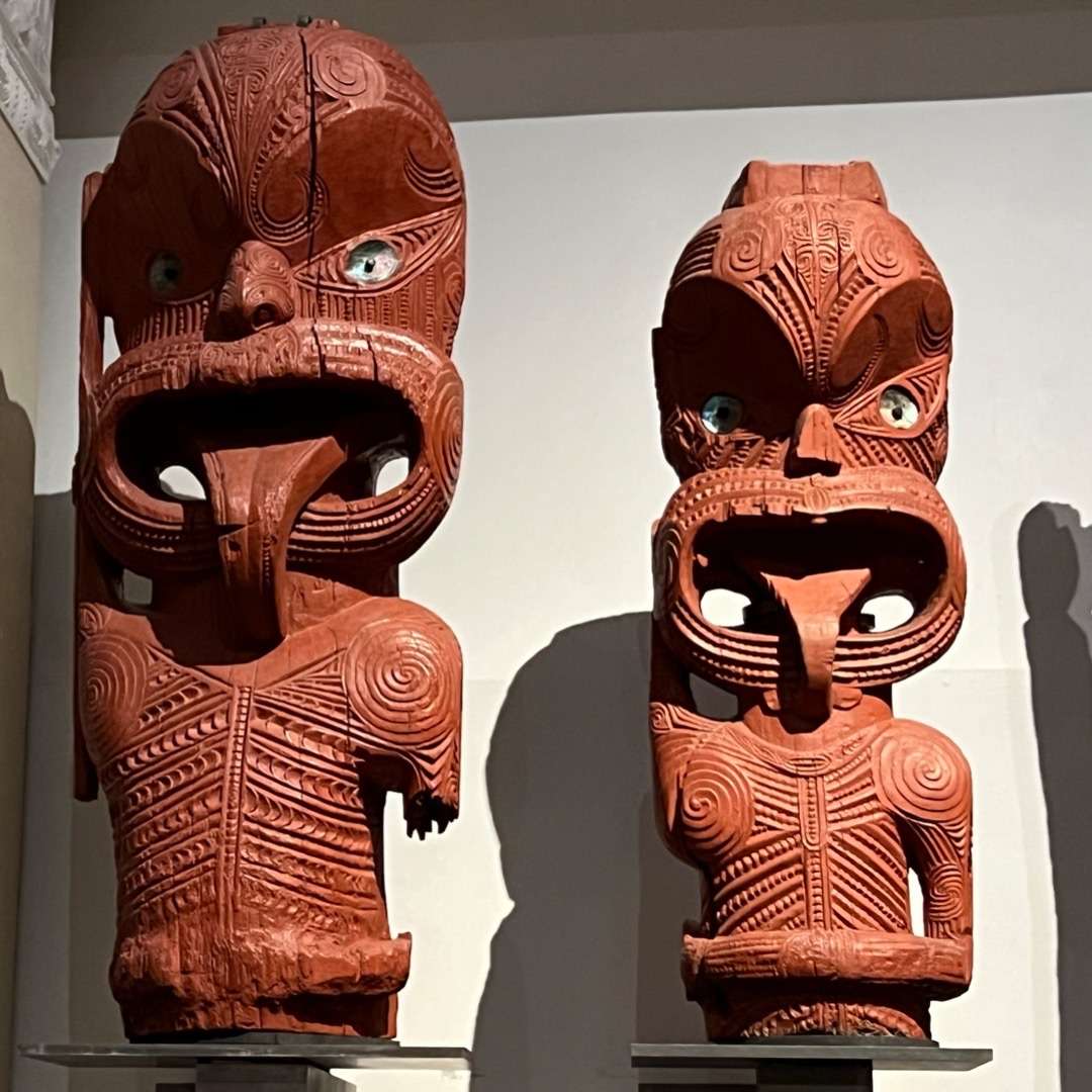 maori statues