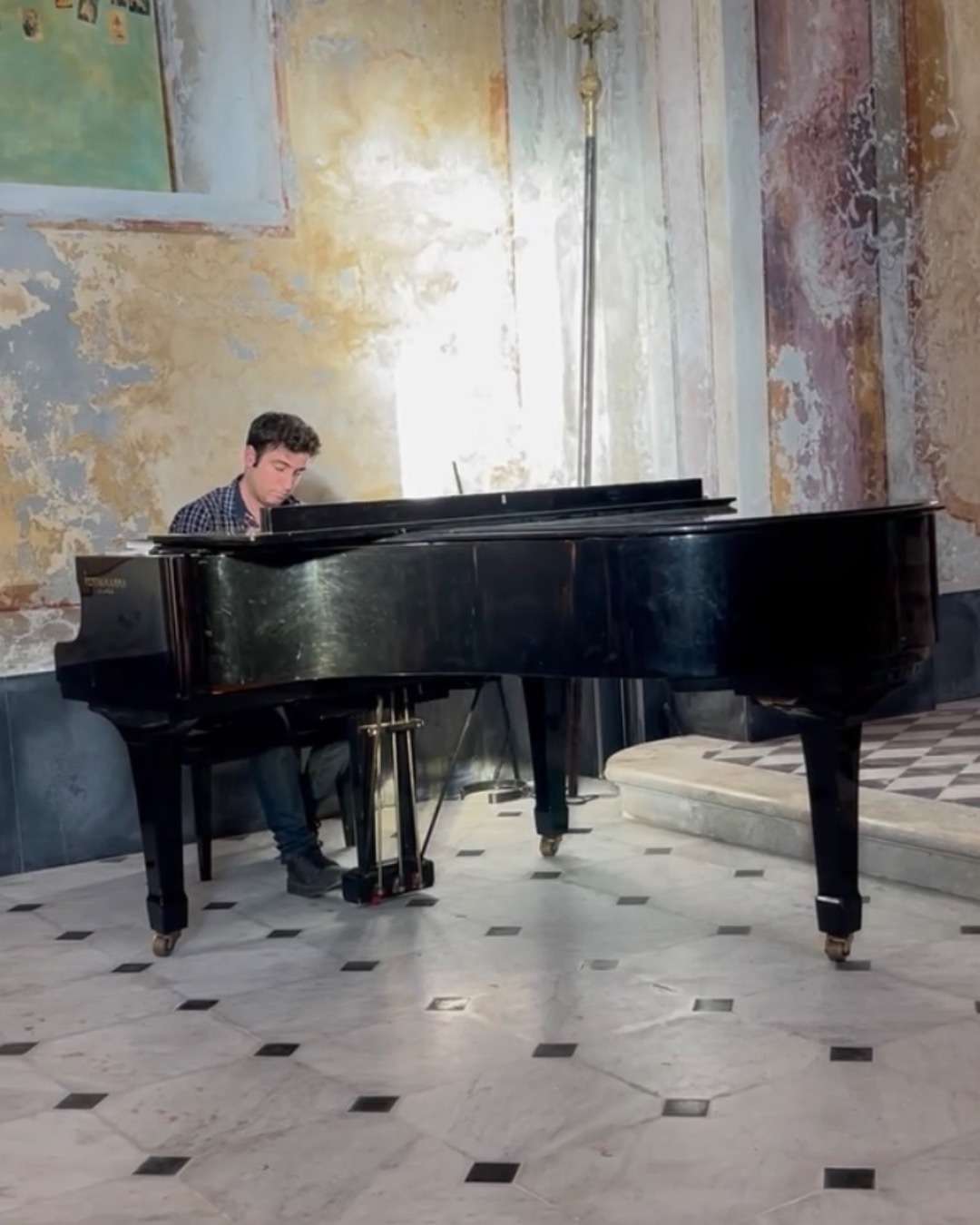 PIano player at opera performance