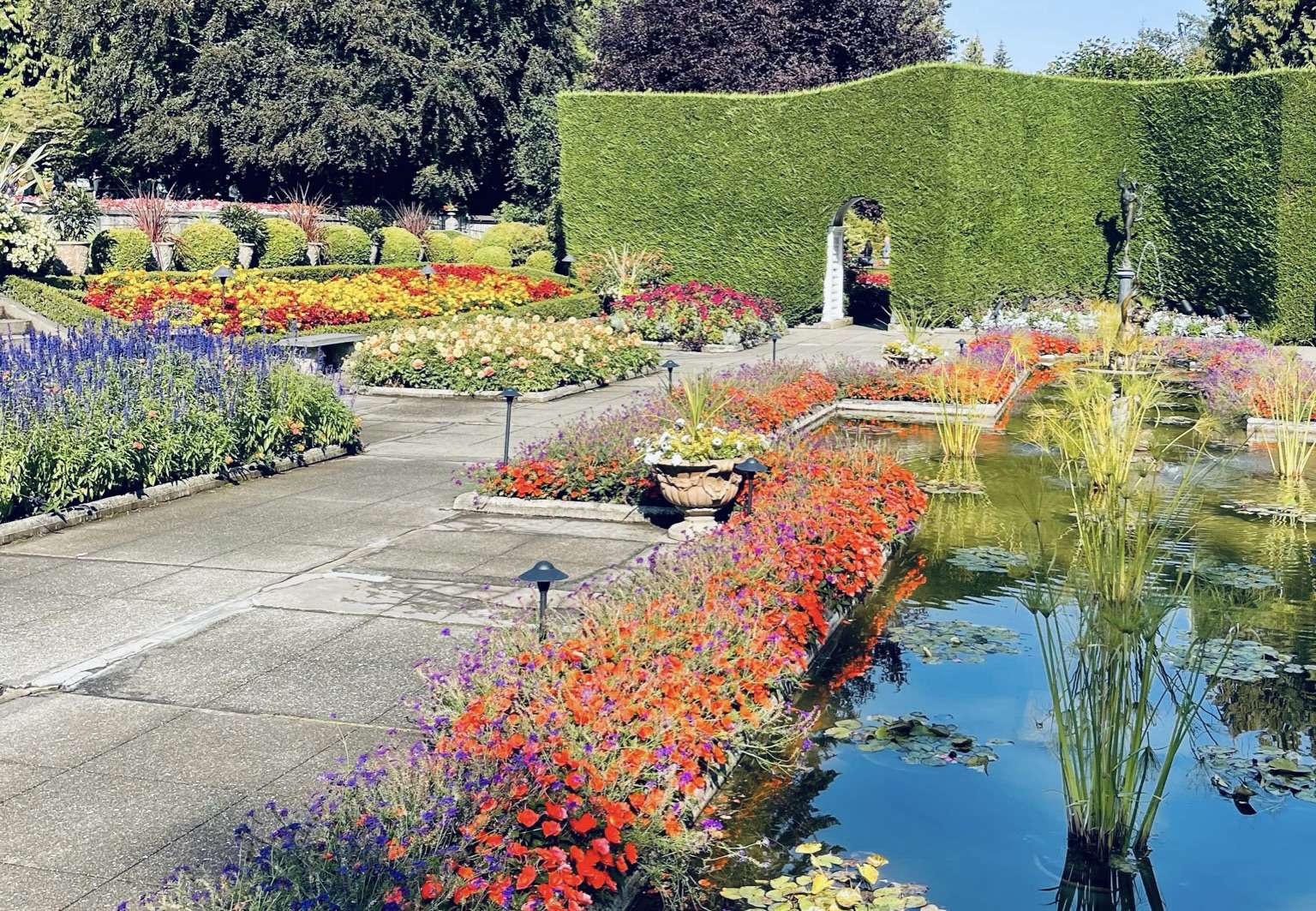 World Botanical Gardens - Butchart Garden