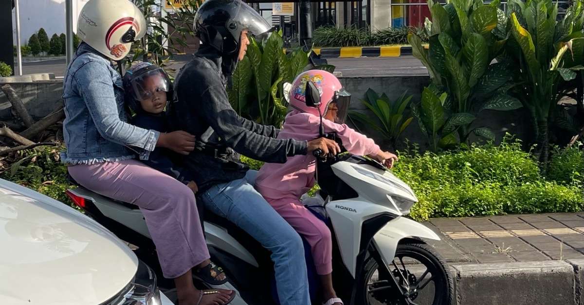 Things to do In Seminyak and Kuta: Family of four on a Scooter