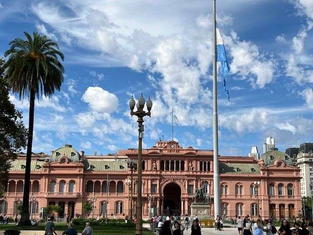 Best time to visit Argentina and see the Casa Rosada with Flag