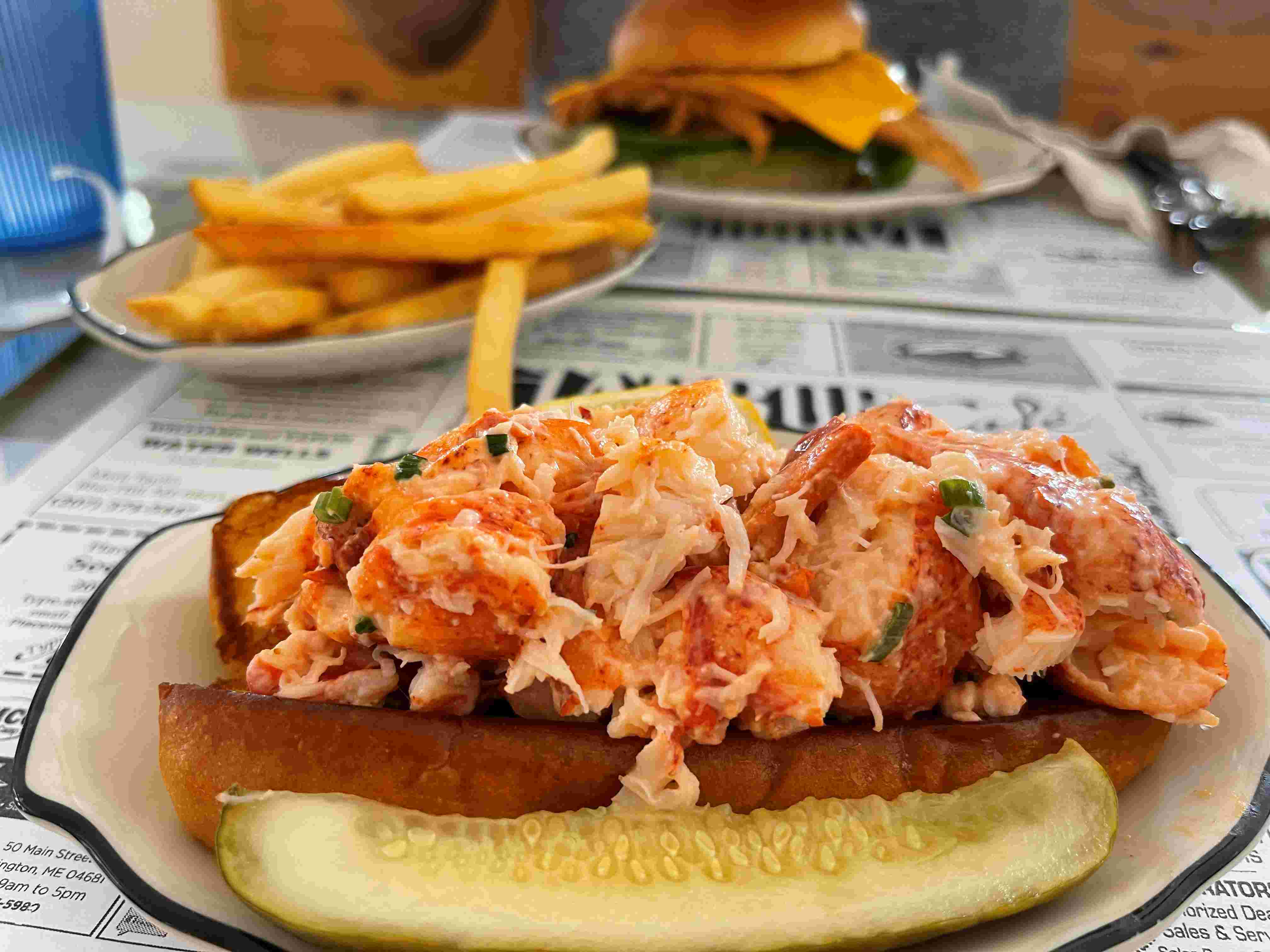 19 Best Restaurants Mid-Coast Maine lobster roll