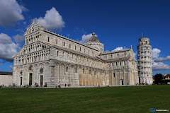 famous cathedrals in europe ; Pisa Cathedral