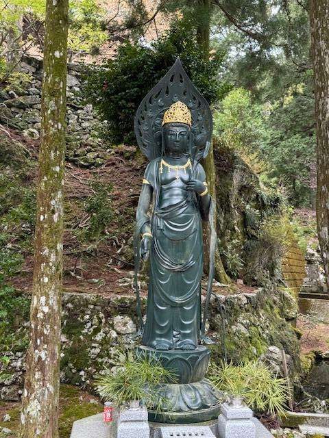 Japan Pilgrimage Routes: temple statues