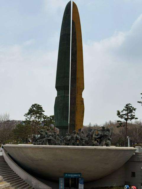 statue