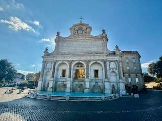 This is Fontana dell’Acqua Paola, often called “Il Fontanone”