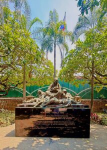Memorial statue commemorating 1945 Battle of Manila victims.