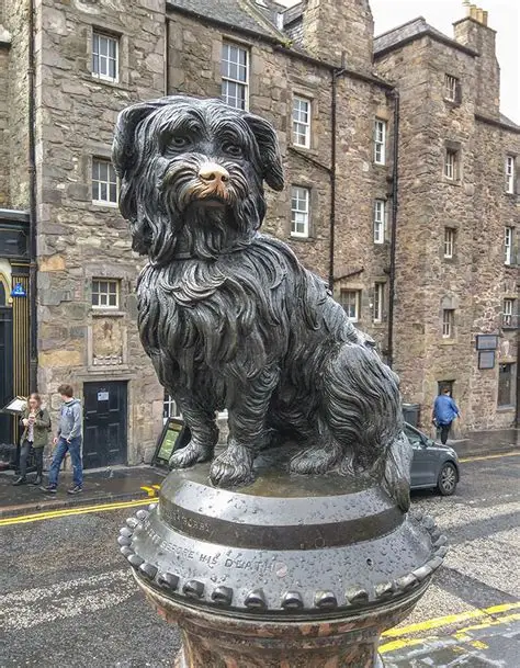 Statue of a small dog on a pedestal